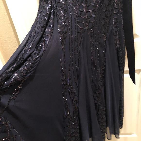 Long navy blue sequenced gown - Picture 5 of 8